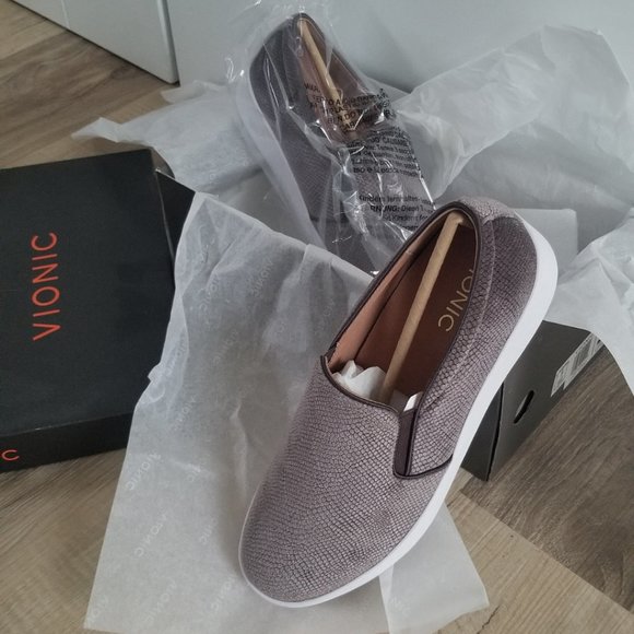 Women's Vionic Midi Holiday Slip-on Velvet Sneakers *NEW* - Picture 2 of 4